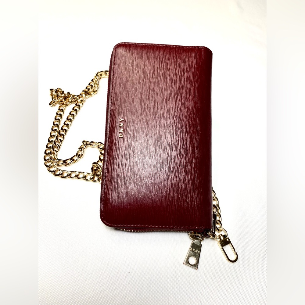 DKNY Leather Wallet Multifunctional Bardo Chain in gold color